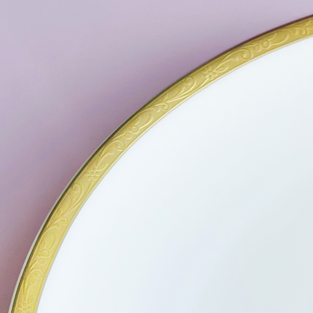 2025立てひざの少年